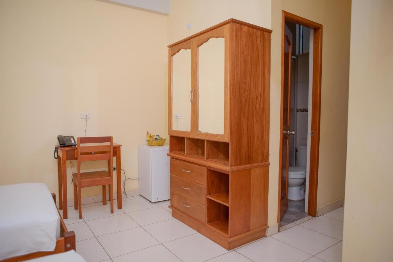 Hotel Jhor Bush Пукальпа Экстерьер фото